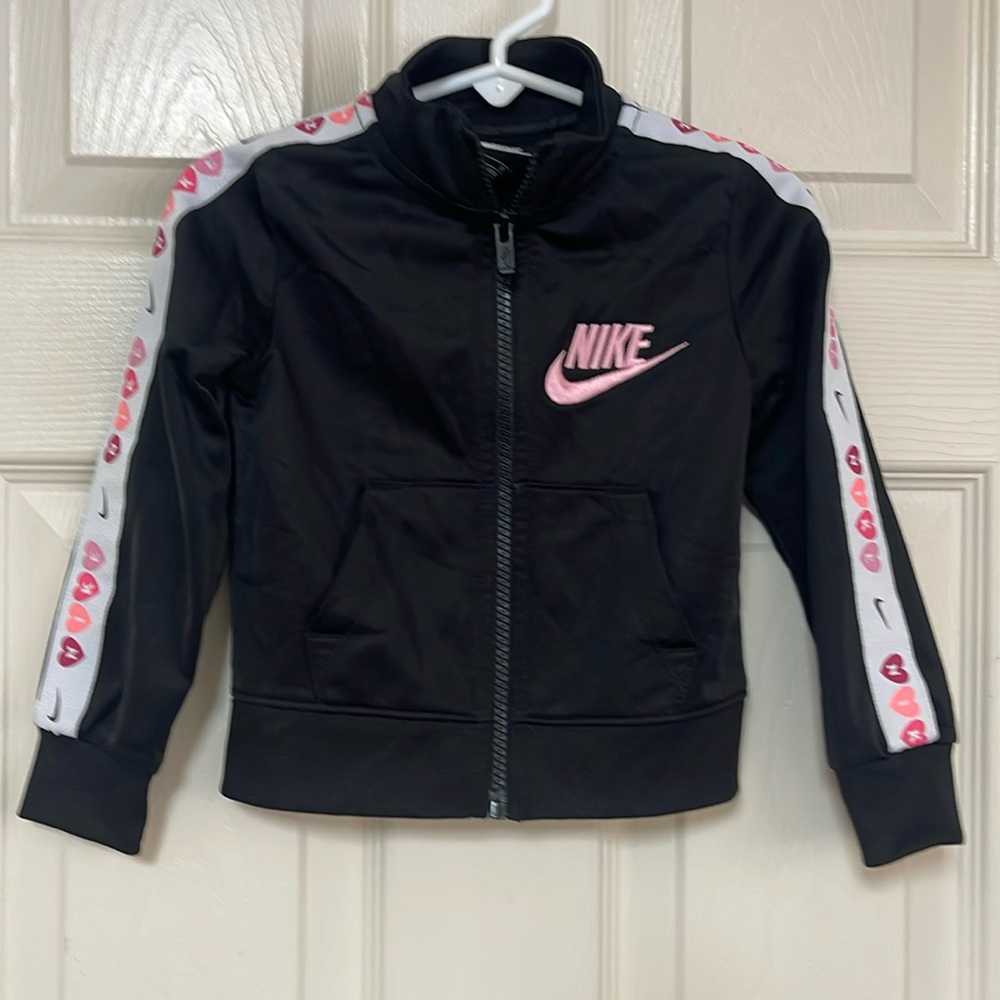 Nike size 2T black / pink lightweight jacket. Great condition